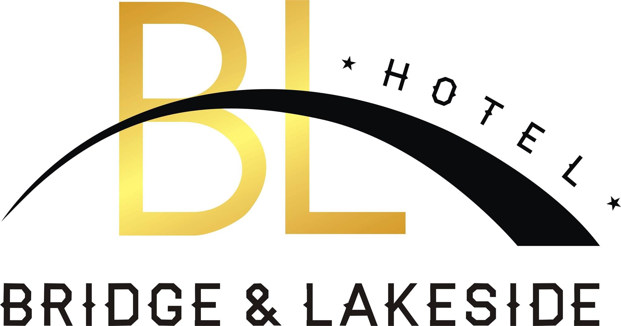 Bridge & lakeside hotel